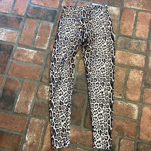 Onzie leopard leggings